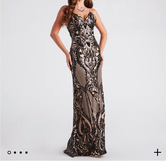 GORGEOUS Black and Tan backless prom dress - Picture 2 of 4